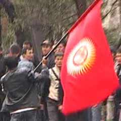 Kırgızistan yine karıştı: 21 ölü, 180 yaralı