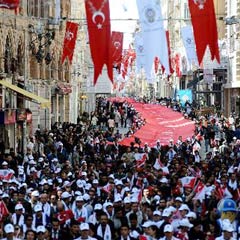 İstiklal'de bu kez polisler yürüdü