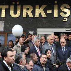 Tekel işçileri, Türk-İş'e siyah çelenk bıraktı