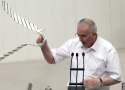 CHP'li vekilden hekime dayak