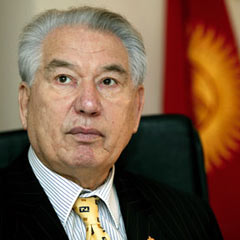 Cengiz Aytmatov ödülü Bakiyev'e verildi