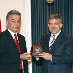 Cumhurbaşkanı Gül, Adnan Polat'ı kutladı  