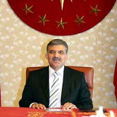 Cumhurbaşkanı Gül'e sarı basın kartı
