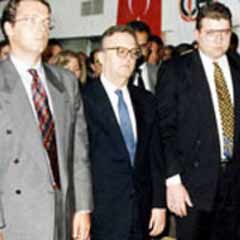 Kaçak kardeşler Paris'te buluştu