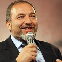 Küstah Lieberman yine iş başında!