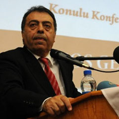 Durmuş yine sahnede!