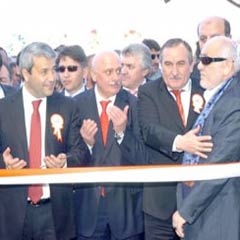 Bakanın da katıldığı açılışta gerginlik