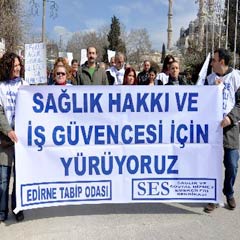 Sağlıkçılar Tıp Bayramı'nda eylem yaptı