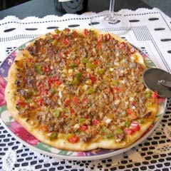 Lahmacundan 3 kişi zehirlendi