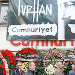 Ergenekon sanıkları Selçuk'a son görevlerini yaptı   