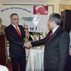 Topçu'ya 'yılın vefa ödülü' verildi!