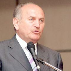 Topbaş'tan tiyatrolu demokrasi açılımı