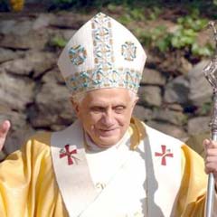 Papa'dan depremzedelere taziye