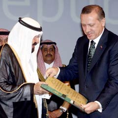 Erdoğan ödülünü aldı