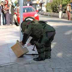 Bomba süsü verilmiş paketten hamur çıktı