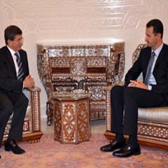 Davutoğlu, Beşşar Esad'la görüşüyor