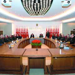 YAŞ’zedeler mahkeme yolunda