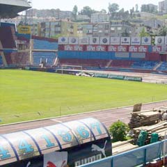 Avni Aker Stadı'nın zeminine inceleme