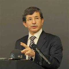 Davutoğlu: Ümit ediyorum tasarı komiteden geçmez