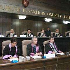 Anayasa Mahkemesi'den 4 üye ayrılıyor