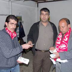 Kulübe para toplamak için kapı kapı dolaştılar