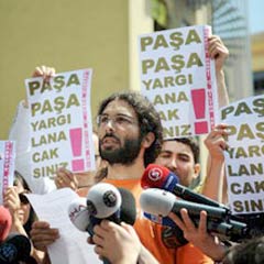 'Ya biz kazanacağız ya da darbeler'