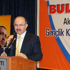 'Her kanunda laiklik elden gidiyor'