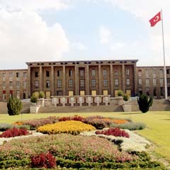 Asker, Meclis’ten çekiliyor