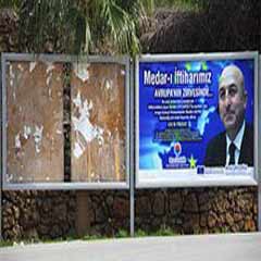 Çavuşoğlu'nun afişleri yırtıldı!