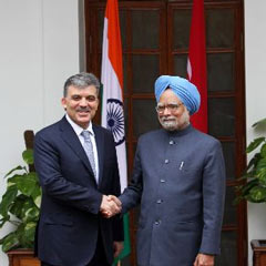 Gül, Manmohan Singh ile bir araya geldi
