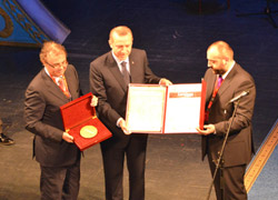 Başbakan Erdoğan'a İsabey İshakoviç ödülü verildi