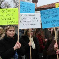 Başörtüsü yasağını protesto ettiler
