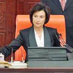 Güldal Mumcu'dan AKP'ye jest