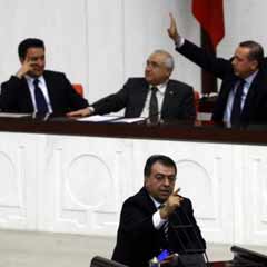 Ruh ikizi gibi icraatlar: MHP, CHP’leşiyor