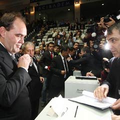 Demirören: Çok önemli bir virajı geçtik!