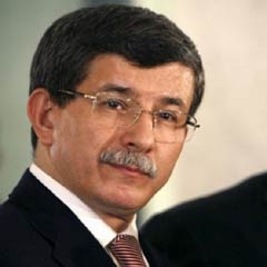Davutoğlu: Ruhuna ve lafzına dokunmayın!