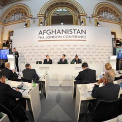 Londra’da Taliban’ın eli öpüldü!