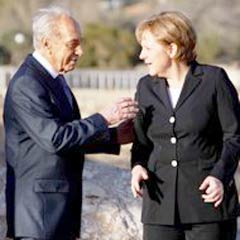 Merkel, Peres'in istediği cevabı vermedi