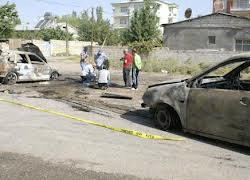 Iğdır'da polis memurlarına ait iki araç kundaklandı