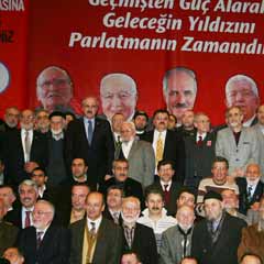 'Saadet muhafazakar değil, mukaddesatçıdır'
