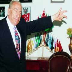 Türkeş kime Ağca fırçası çekti?