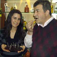 Üniversite öğrencisi zeytin çikolatası yaptı