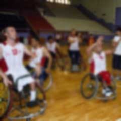 Tekerlekli sandalye basket takımı engel tanımıyor