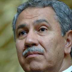 Arınç'ın evinin yakında 'darbe karşıtı' eylem