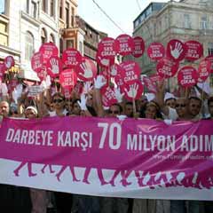 Darbe karşıtlarından kardeşlik mesajı