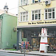 Camiye 3 adım mesafede içki servisi