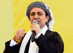 Kendi kızına Kürtçe konuşturamayan adam!