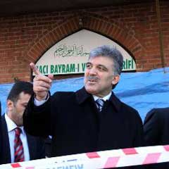 Gül, yılın ilk gününe Ulus'un çamurlu sokaklarında