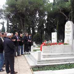 Mehmet Akif, kabri başında anıldı