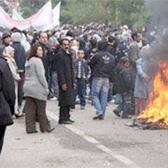Provokatörler yine sahnede